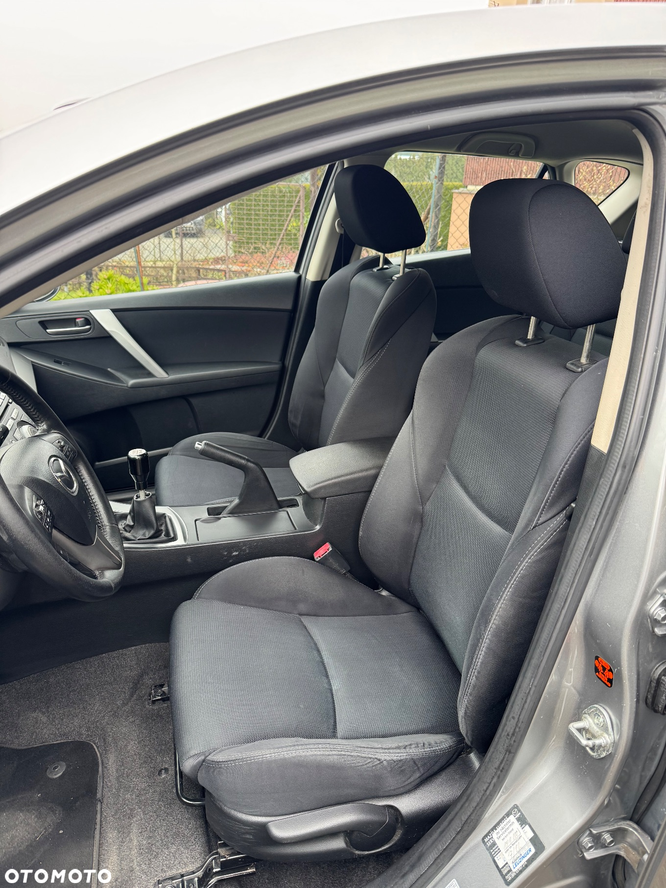 Mazda 3 1.6 Exclusive + - 17