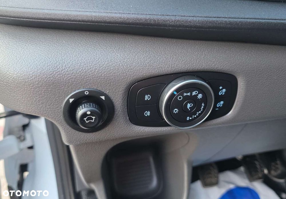 Ford Transit - 12