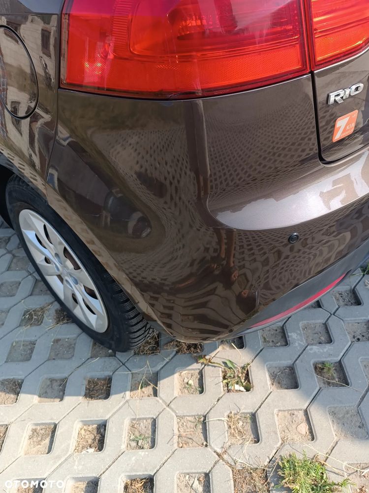 Kia Rio 1.4 L - 7