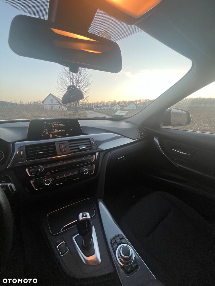 BMW Seria 3 320d xDrive - 6
