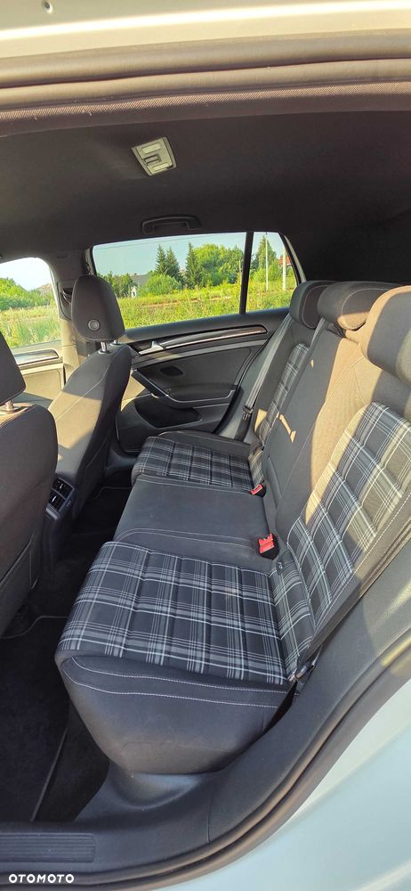 Volkswagen Golf - 5