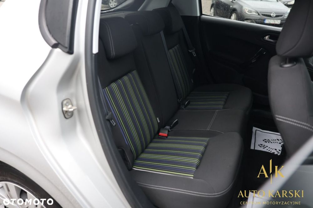 Peugeot 208 - 38