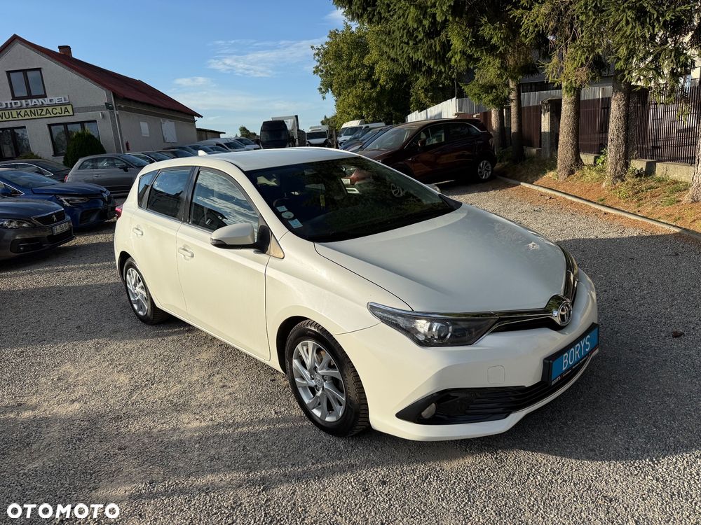 Toyota Auris 1.6 D-4D Executive - 1