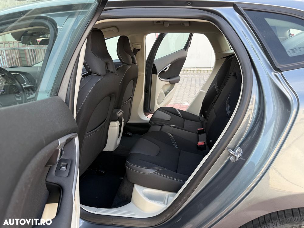 Volvo V40 D2 Powershift Momentum - 19