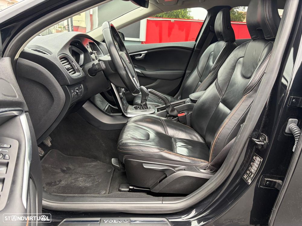 Volvo V40 Cross Country D2 Momentum - 23