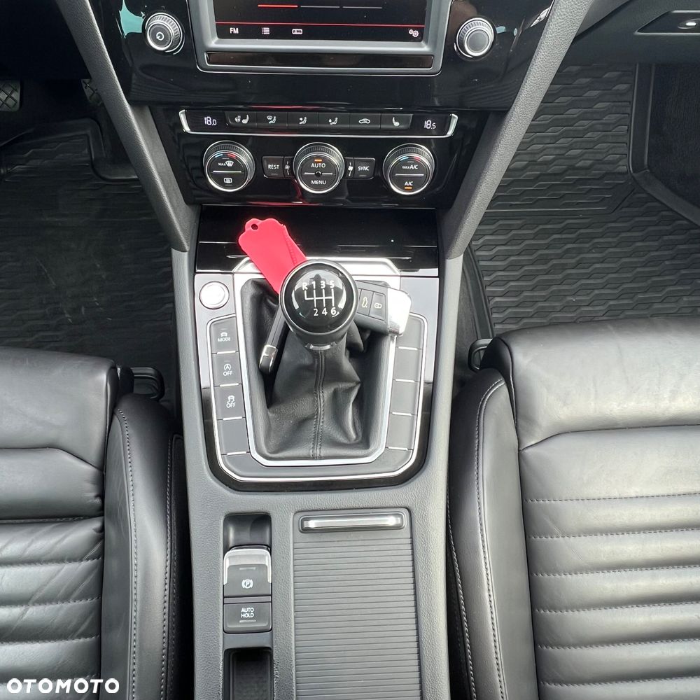 Volkswagen Passat 2.0 TDI BMT Highline - 33