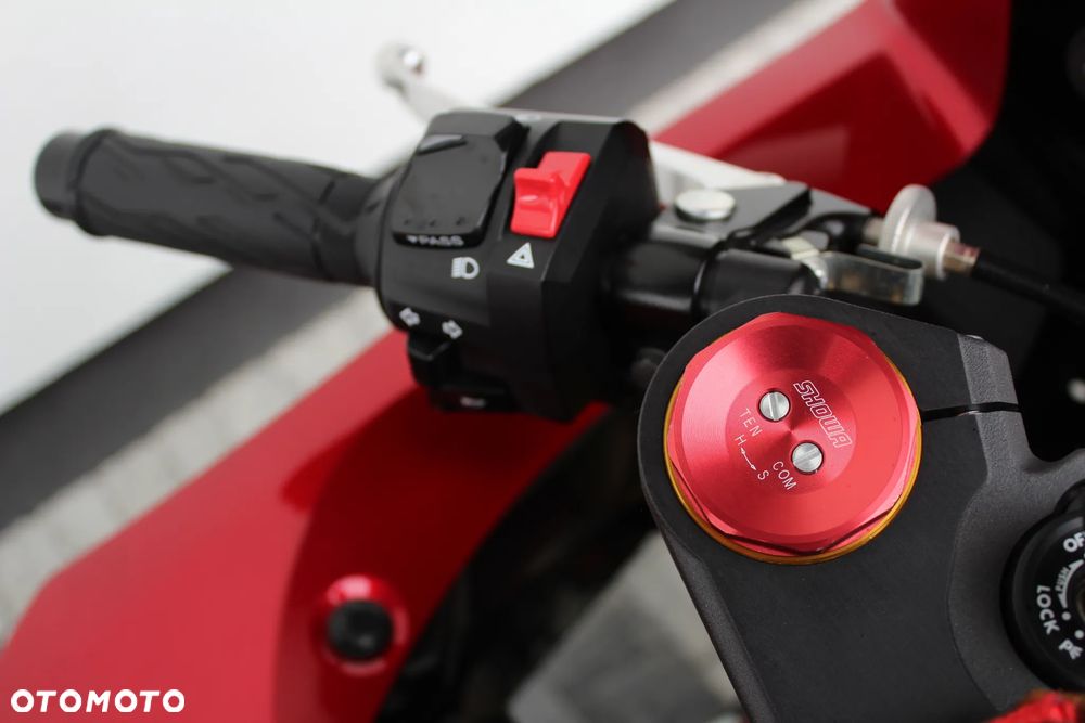 Suzuki GSX-R - 25
