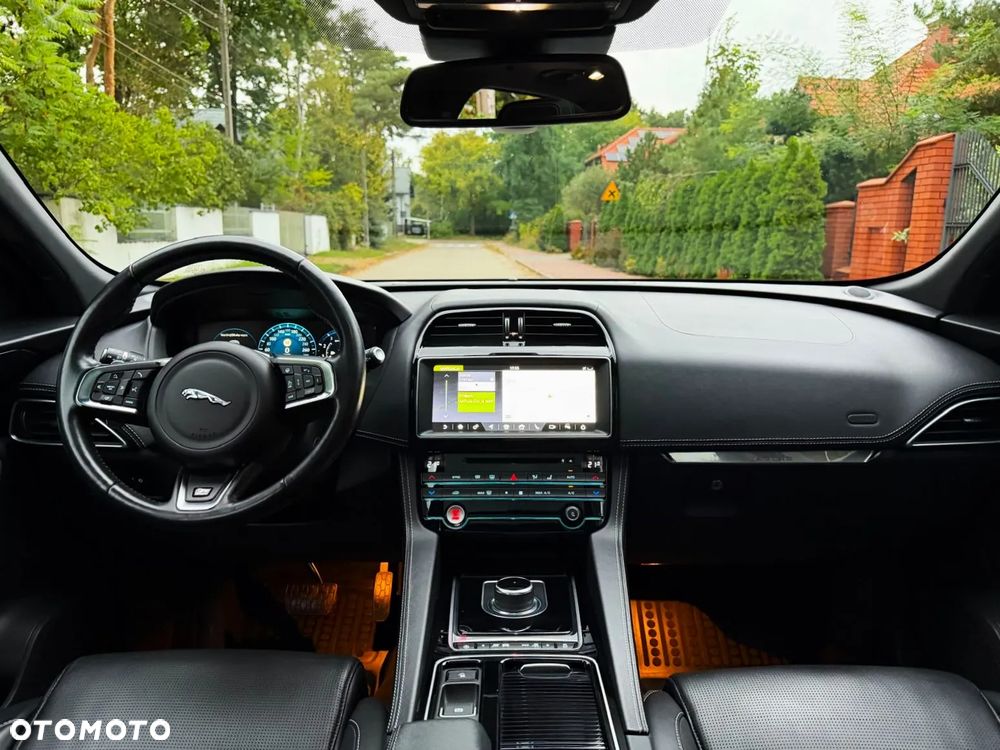Jaguar F-Pace 2.0 i4P AWD R-Sport - 16