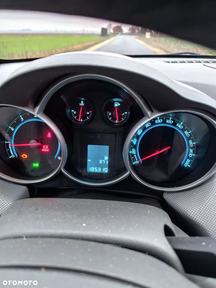 Chevrolet Cruze 1.6 LT - 8