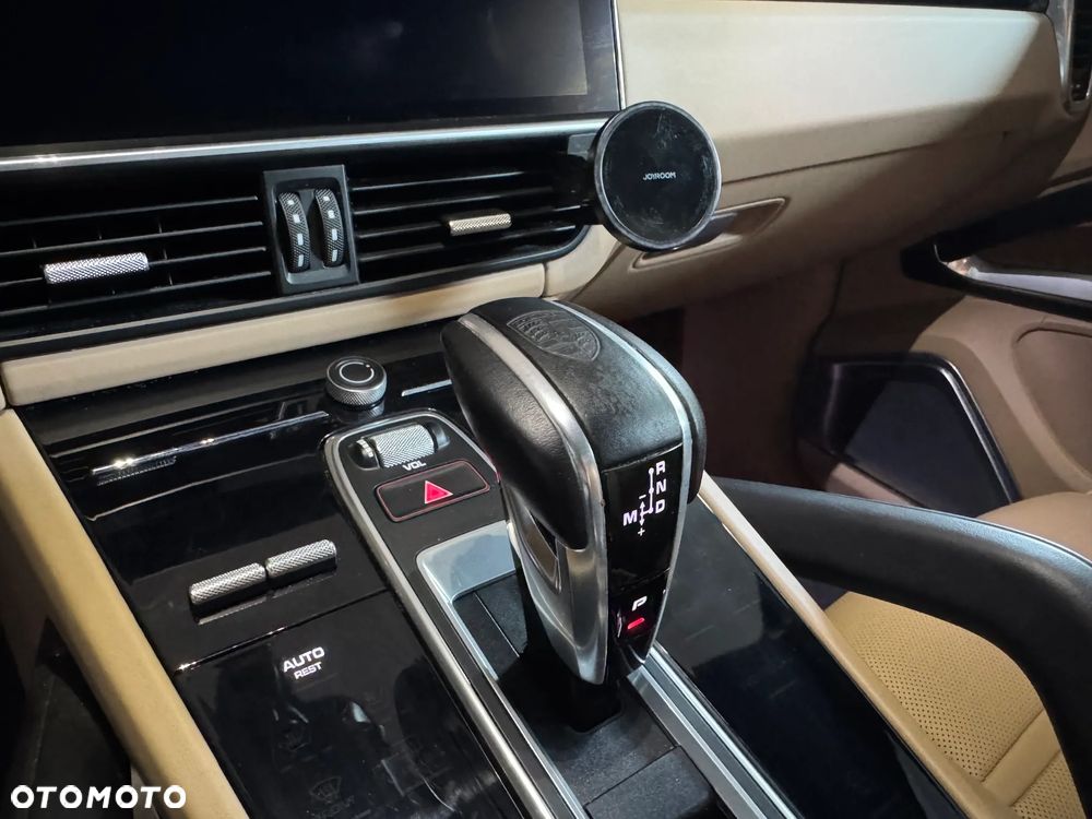 Porsche Cayenne - 31