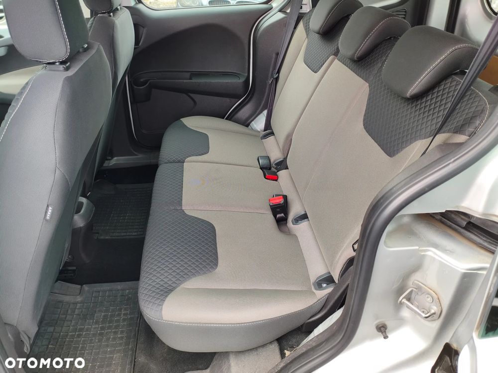 Ford Transit Courier - 20
