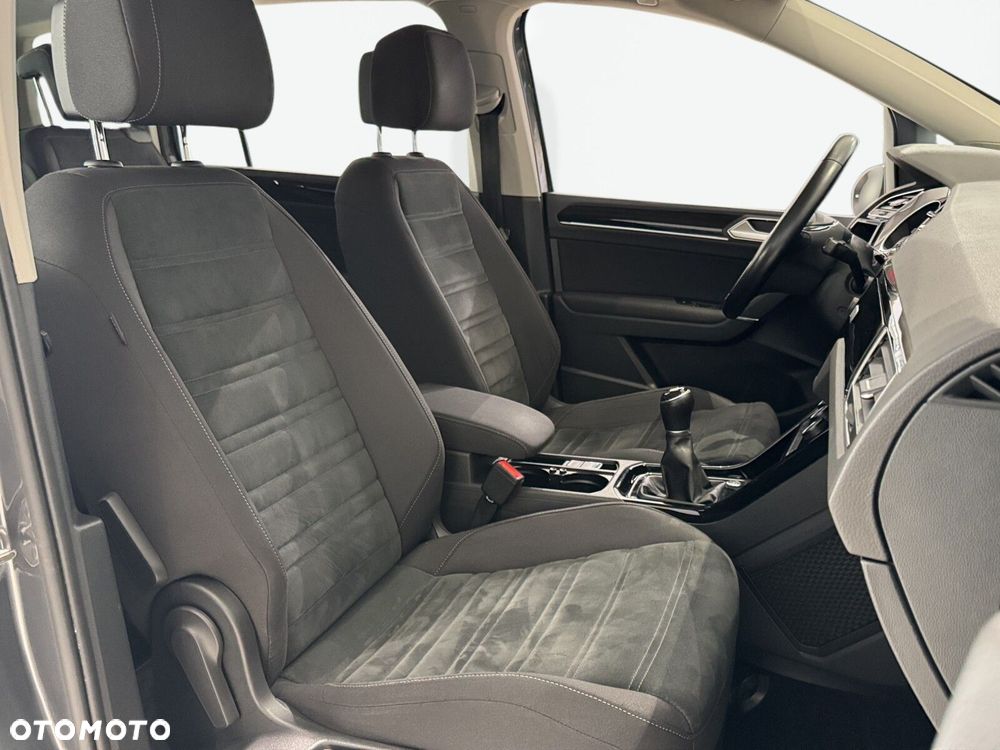 Volkswagen Touran - 17