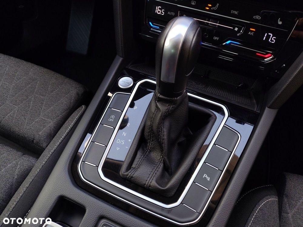 Volkswagen Passat - 27