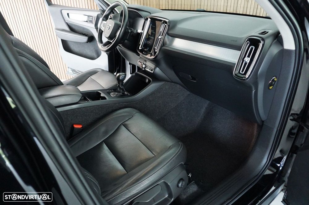 Volvo XC 40 T2 Momentum Pro - 11
