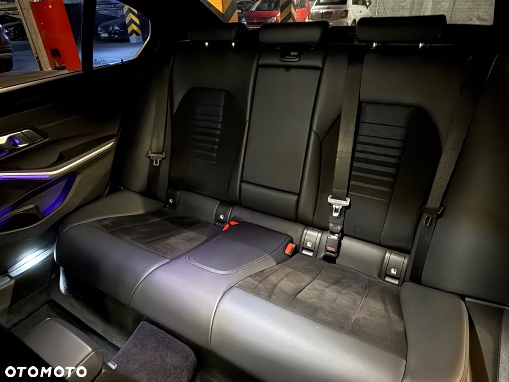 BMW Seria 3 318i M Sport - 18