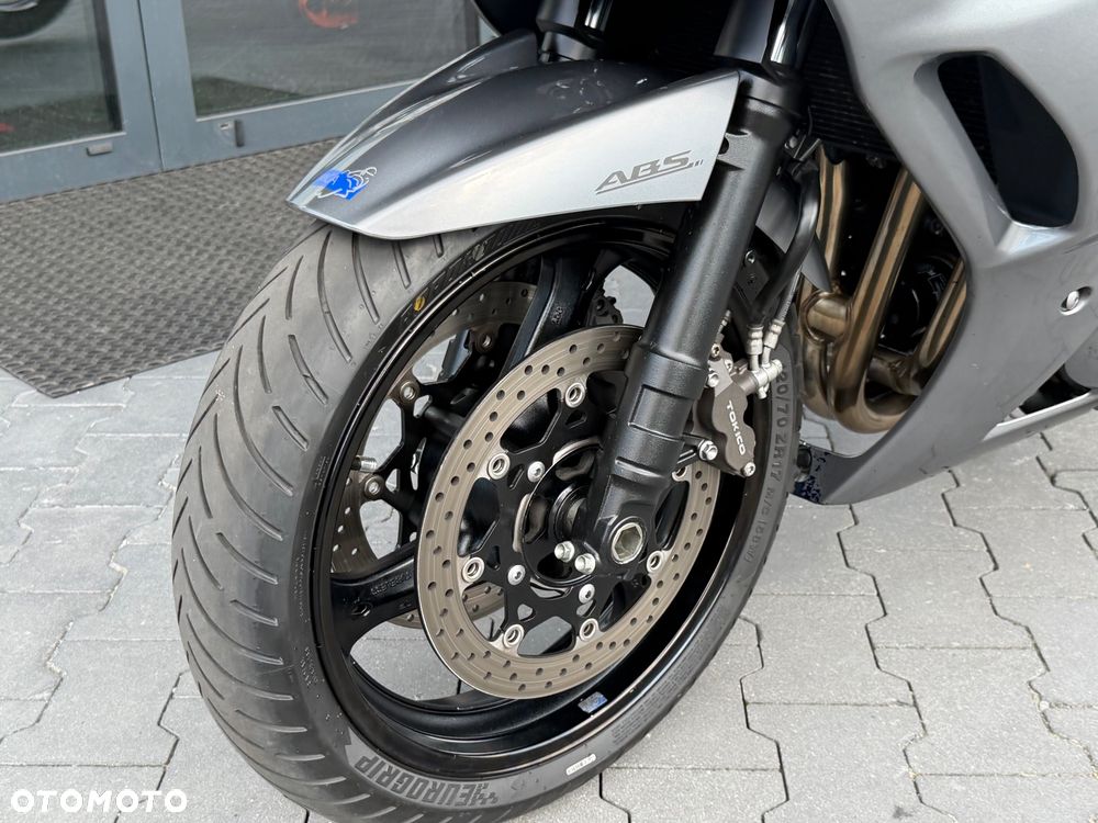 Suzuki GSX - 38