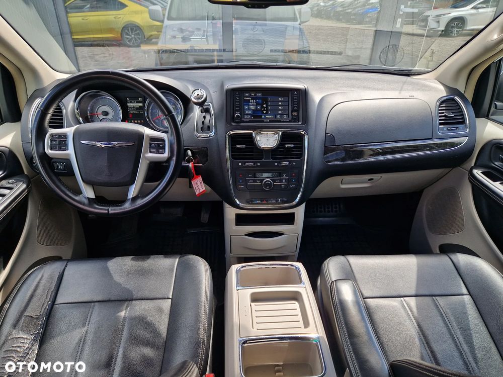 Chrysler Town & Country 3.6 Limited - 16