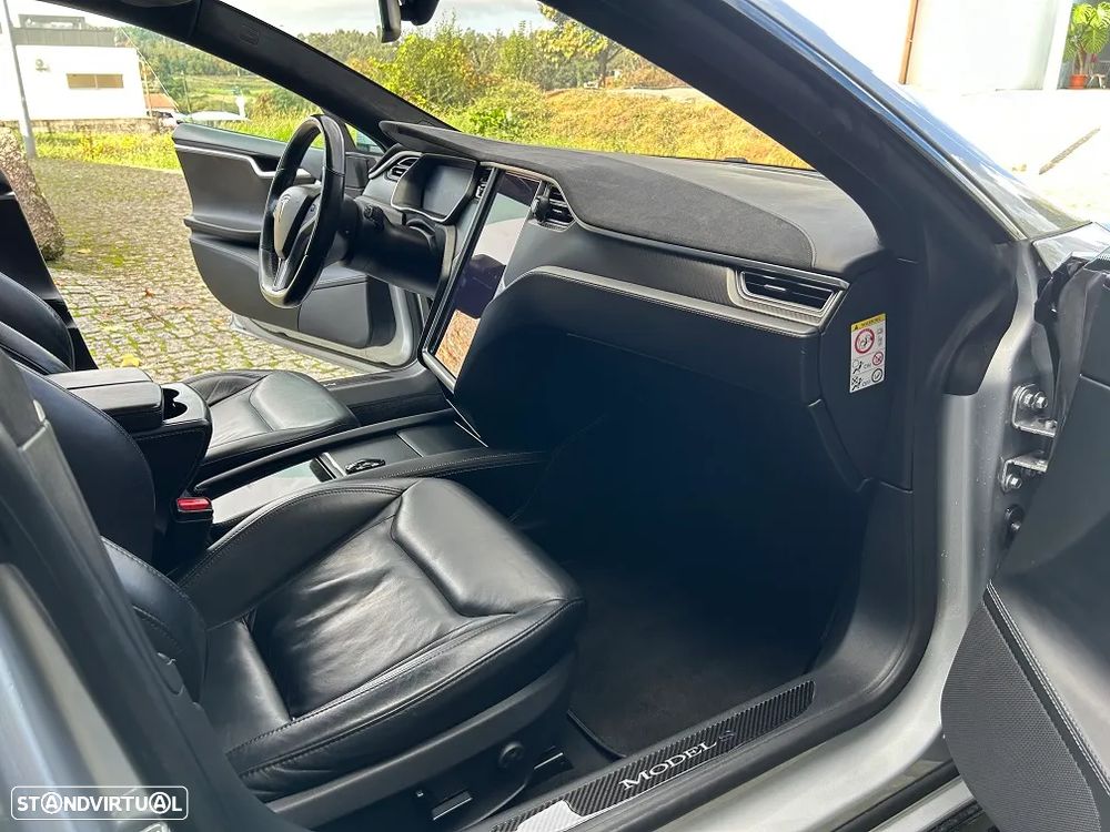 Tesla Model S - 20