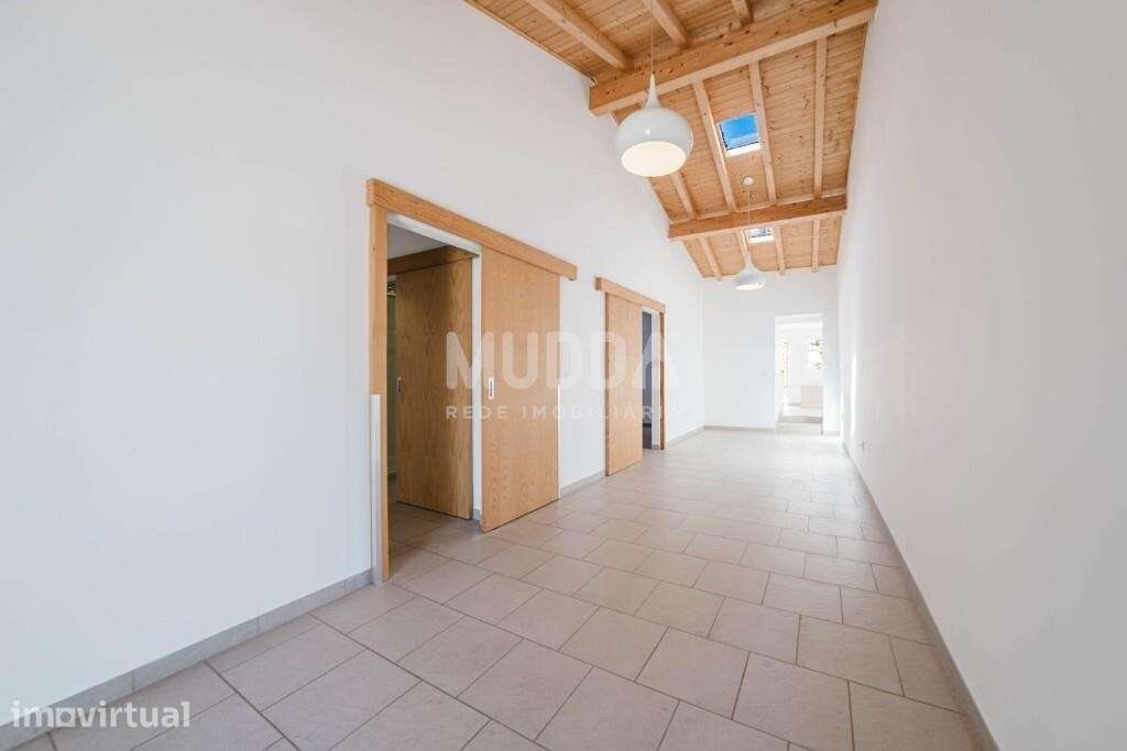 Moradia térrea T1+1 renovada com charme na Rua Direita, 35 mesmo no co - Grande imagem: 5/33