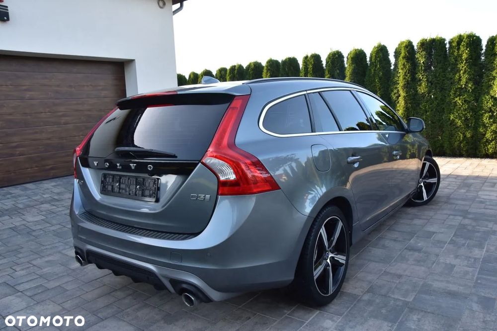 Volvo V60 D3 AWD Geartronic R-Design - 7