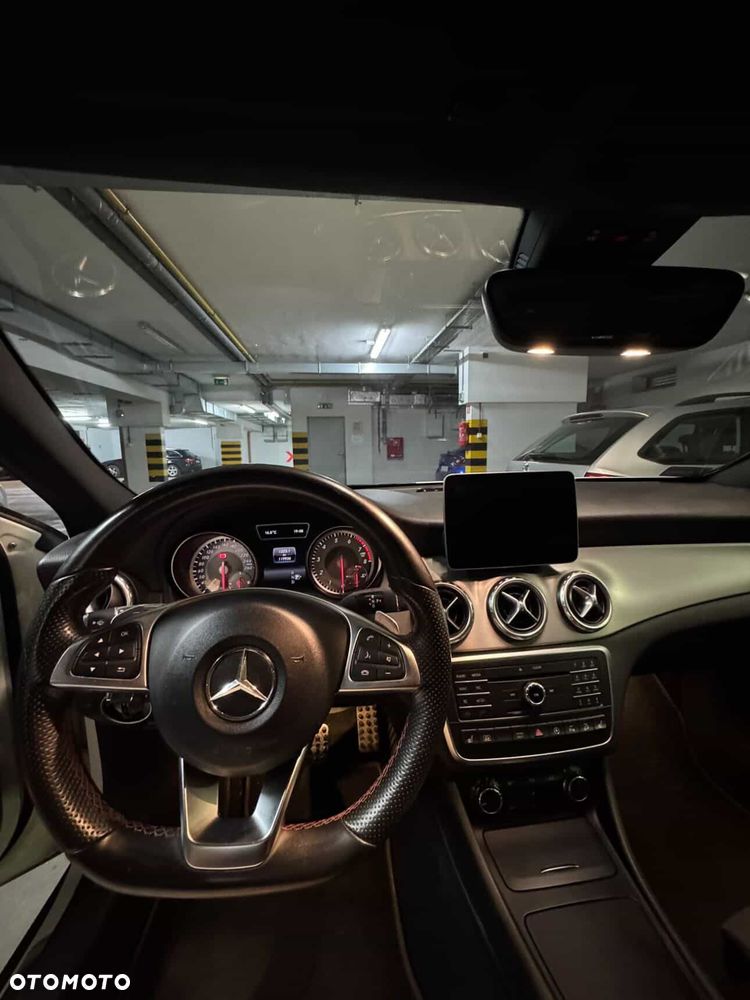 Mercedes-Benz GLA 250 4-Matic AMG Line - 17