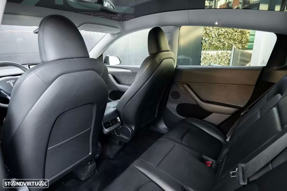 Tesla Model Y Long Range Dual Motor AWD - 23
