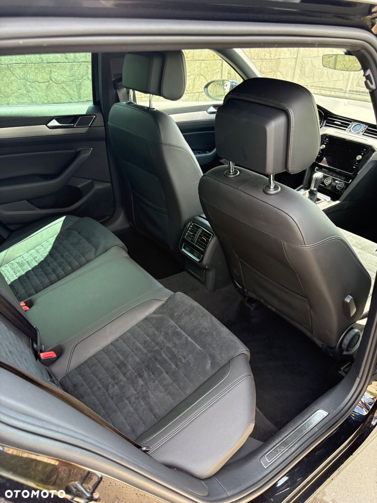 Volkswagen Passat 2.0 TDI Elegance DSG - 24