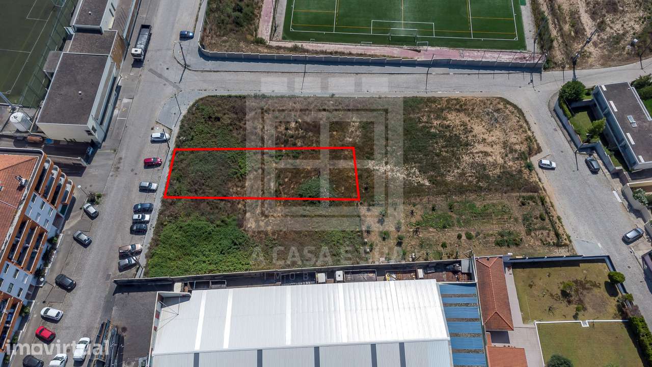 Lote para construção de moradia com 653 m2 em Paços de Brandão - Grande imagem: 3/10