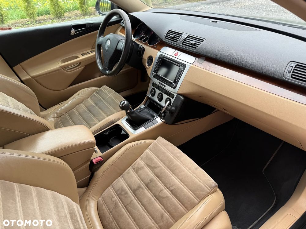 Volkswagen Passat 2.0 TDI DPF Highline - 19