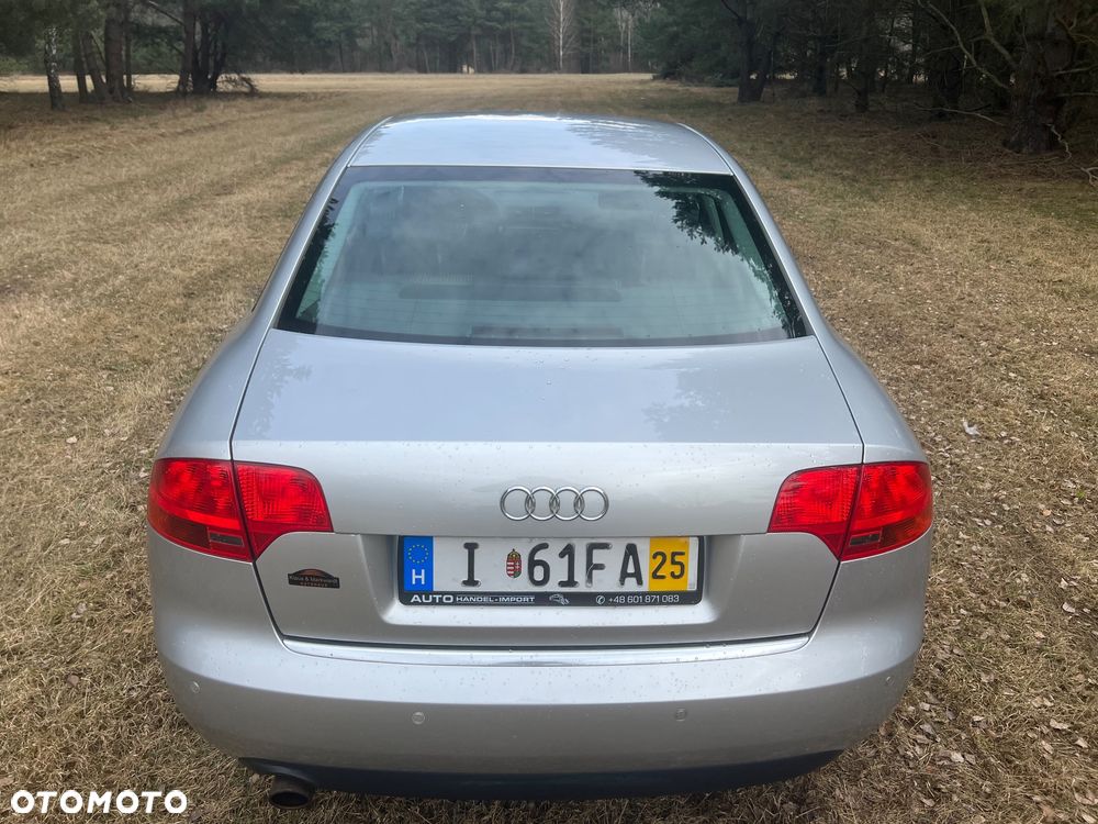 Audi A4 Limousine - 15