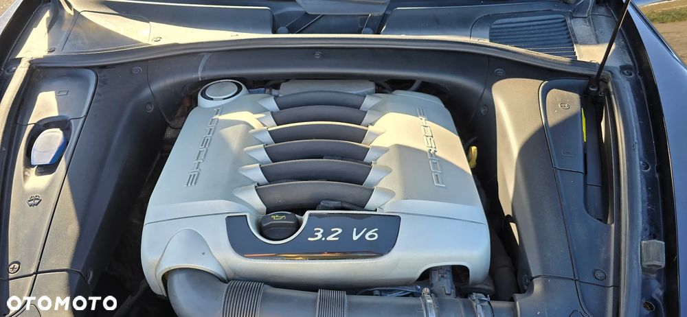 Porsche Cayenne - 16