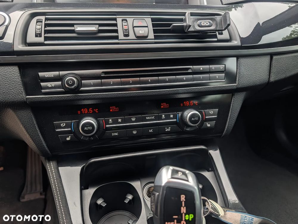 BMW Seria 5 520d M Sport - 34