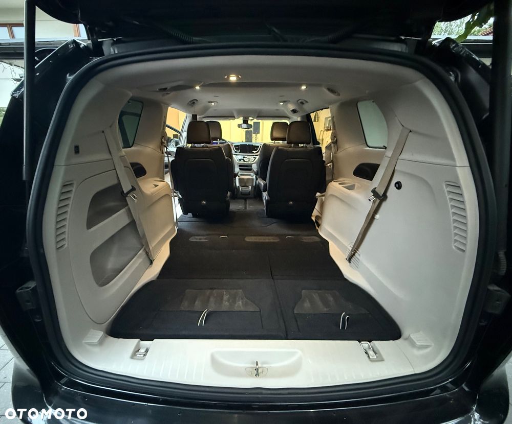 Chrysler Pacifica - 7