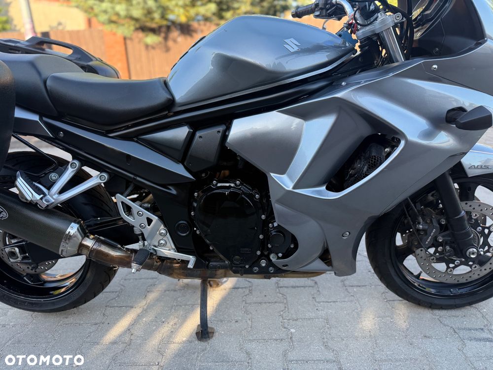 Suzuki GSX - 8