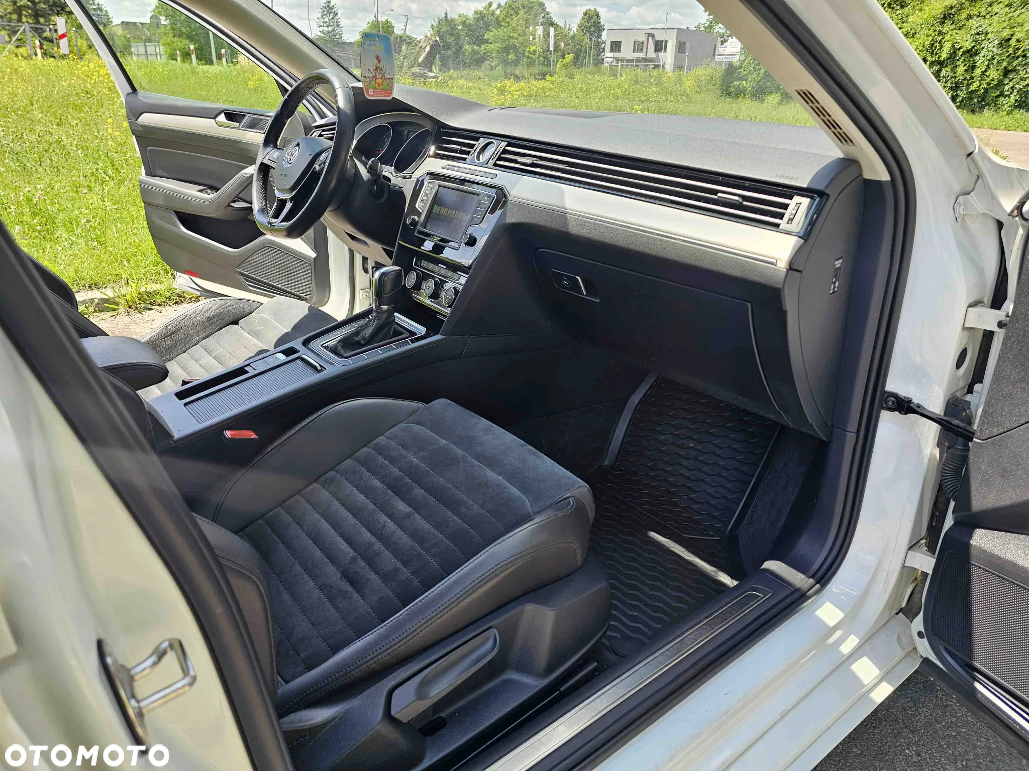 Volkswagen Passat Variant 2.0 TDI SCR 4Motion DSG Highline - 22
