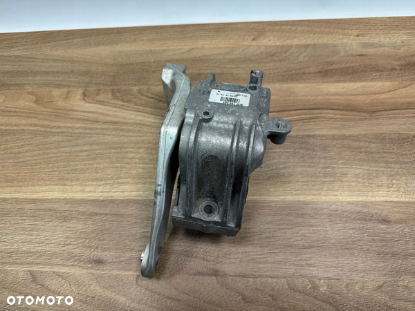 ŁAPA PODUSZKA SILNIKA AUDI RSQ3 8U 2.5 TFSI 8U0199262