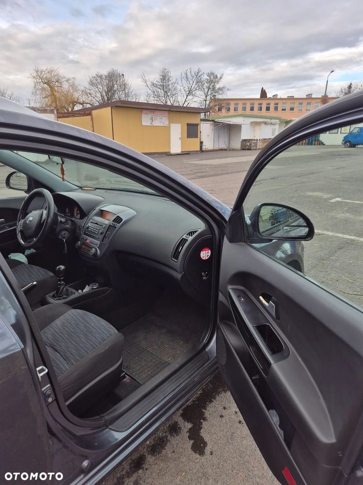 Kia Ceed 1.6 CRDi 90 Vision - 9