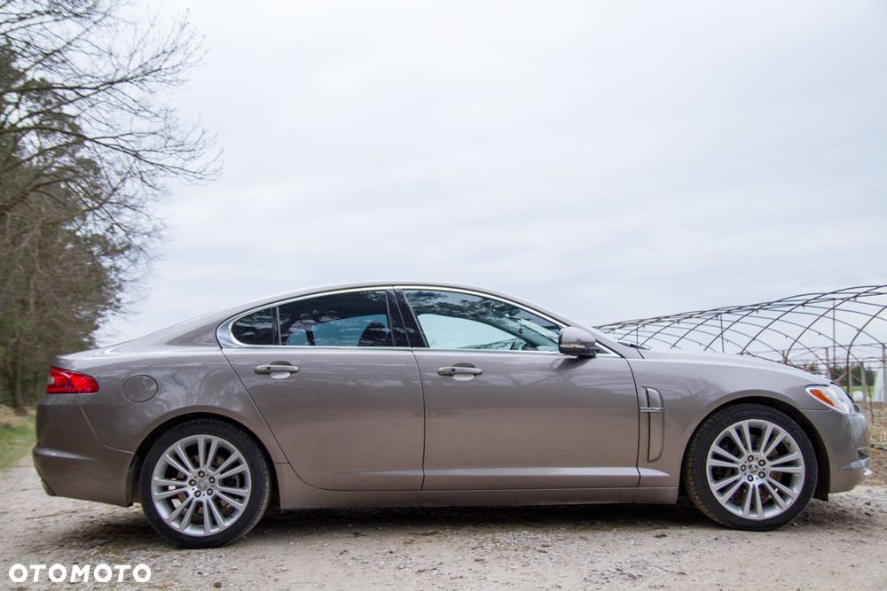 Jaguar XF - 12