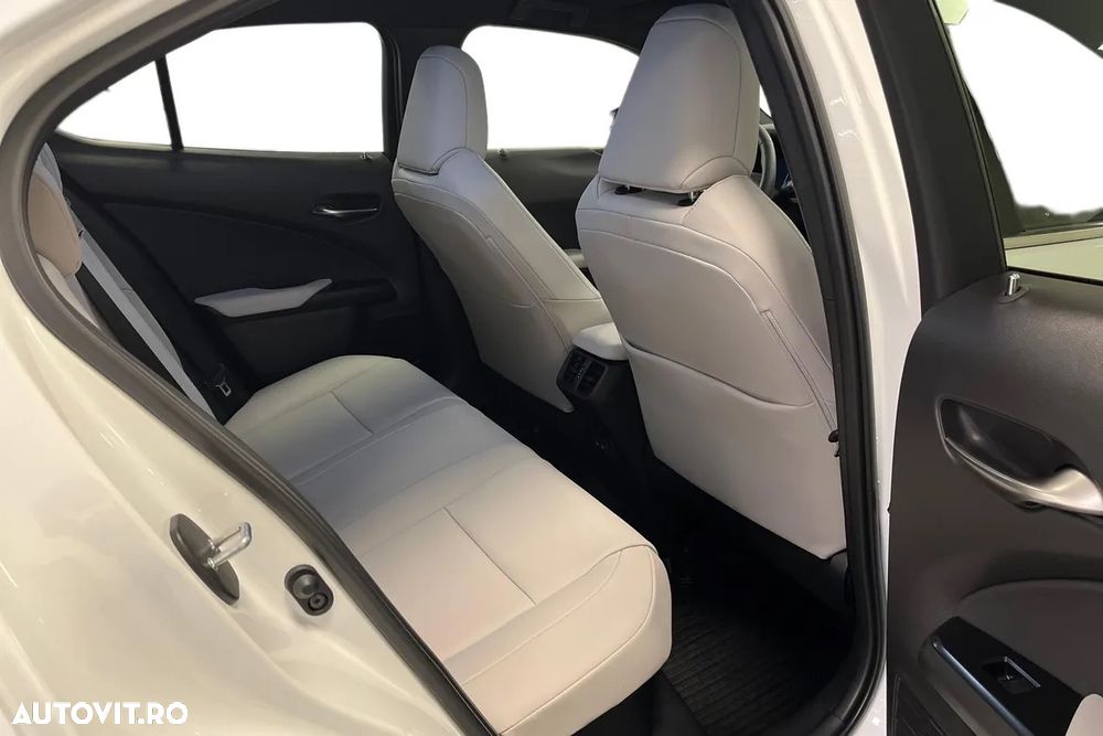 Lexus UX 300h F SPORT Design - 15