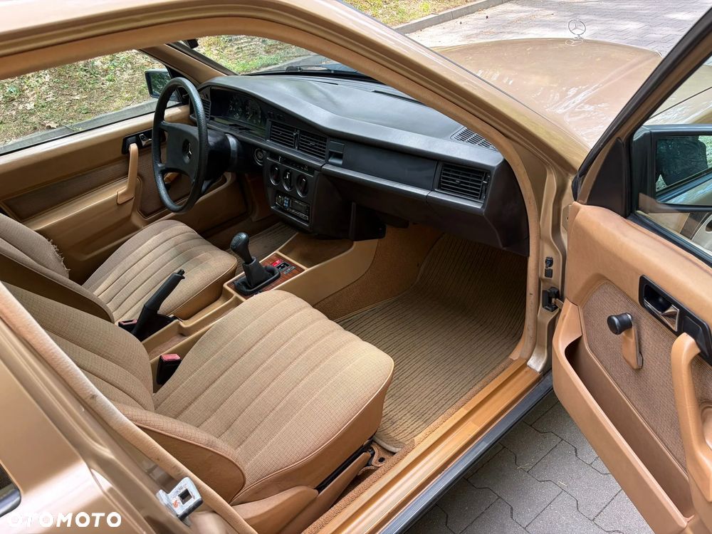 Mercedes-Benz W201 (190) - 22