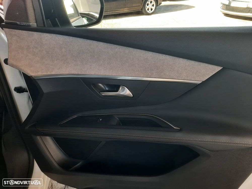 Peugeot 3008 1.6 Hybrid GT Pack e-EAT8 - 45