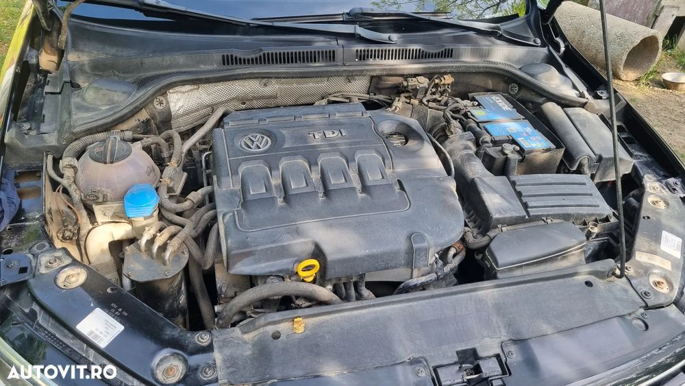 Volkswagen Jetta 2.0 TDI DSG Comfortline - 8