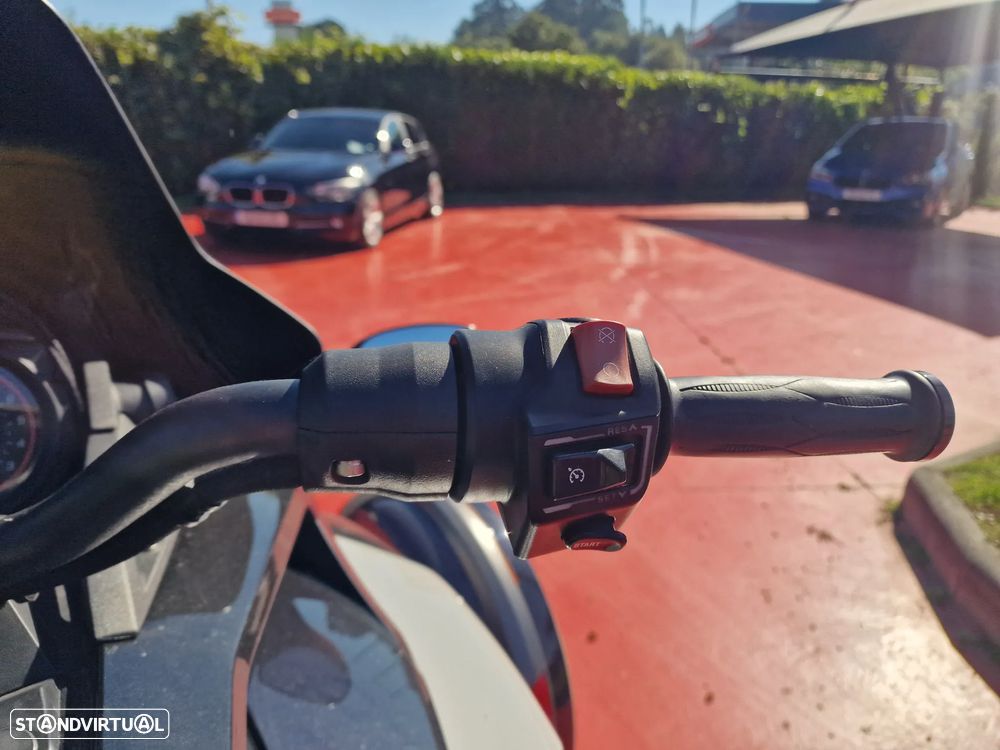 Bombardier CAN AM SPYDER F3S - 8