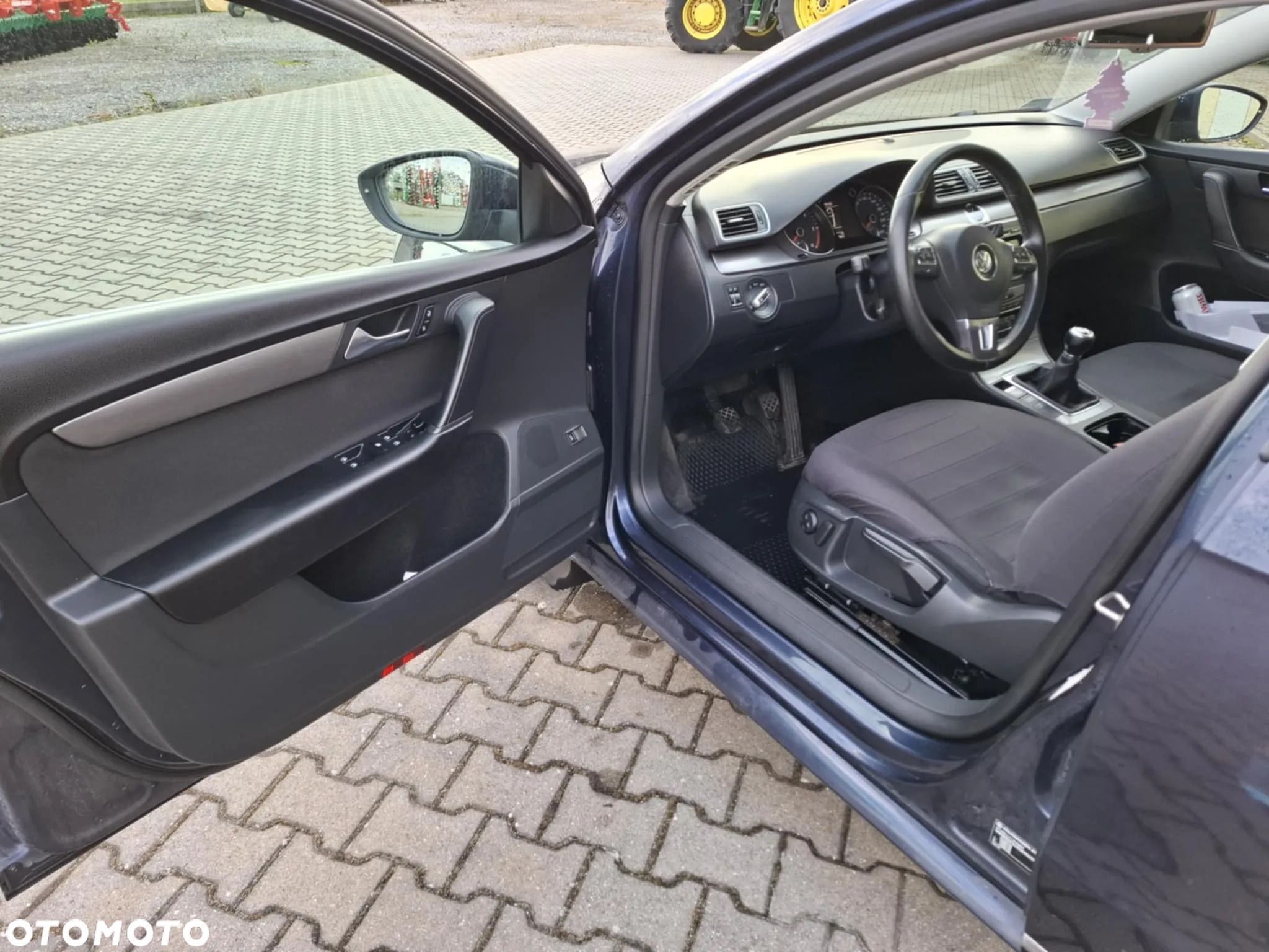 Volkswagen Passat 1.6 TDI Comfortline - 9