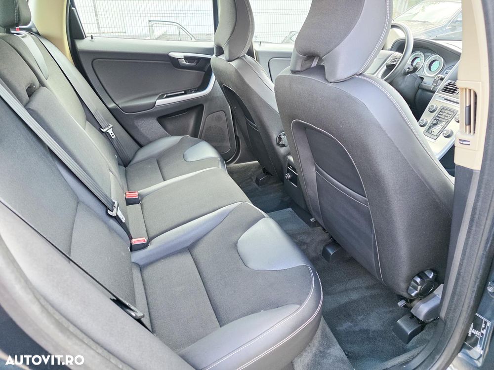 Volvo XC 60 D3 AWD Momentum - 11