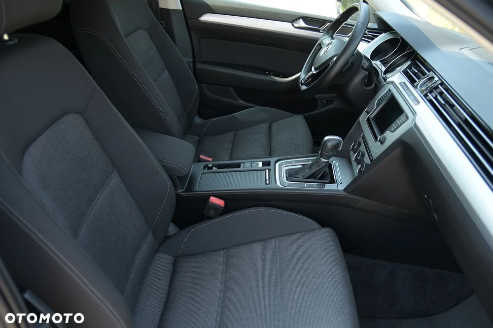 Volkswagen Passat - 23