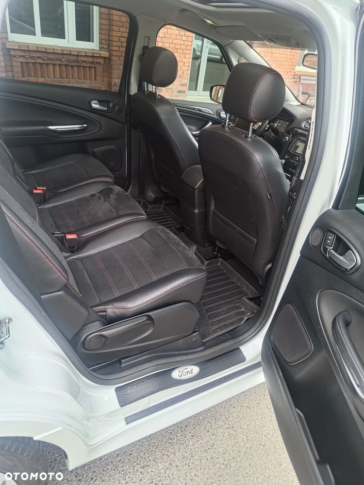 Ford S-Max - 11