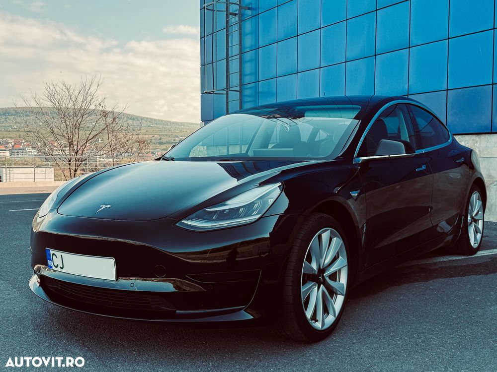 Tesla Model 3 - 3