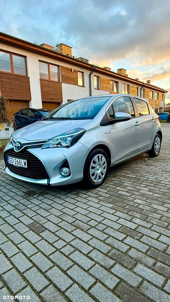 Toyota Yaris Hybrid 100 Premium - 6