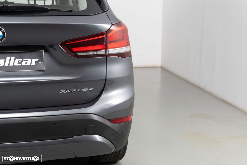 BMW X1 25 e xDrive Corporate Edition - 16